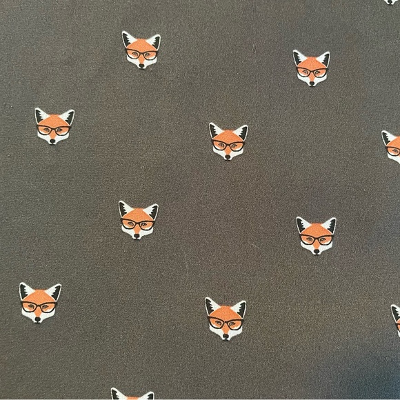 Women’s shortsleeved, “Torrid,” “foxy” black blouse - Picture 8 of 8